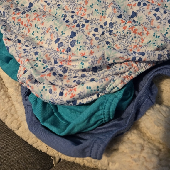 New 3 pair of size 8 ladies underwear - Picture 2 of 5